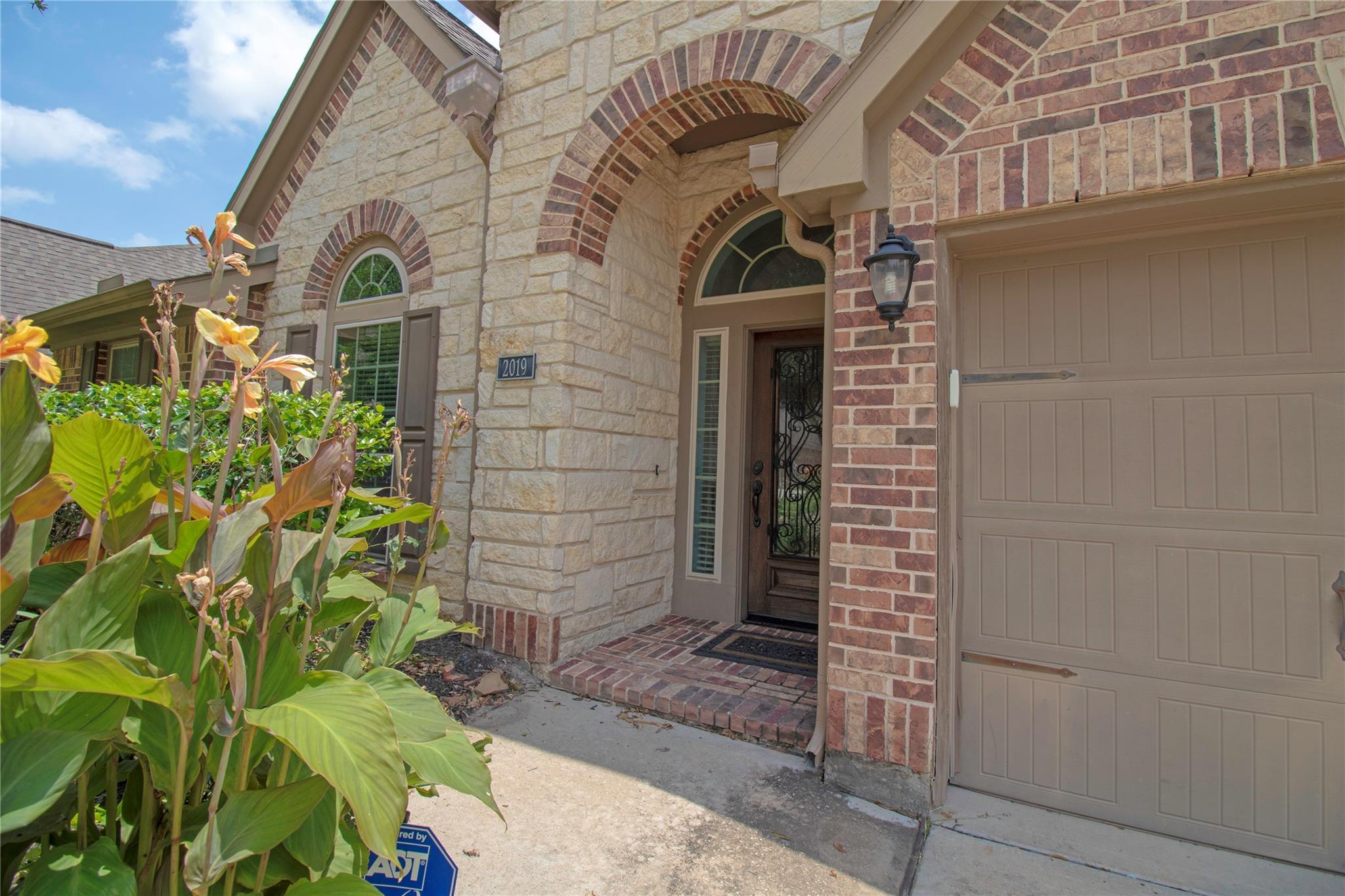 2019 Sunset Springs Drive