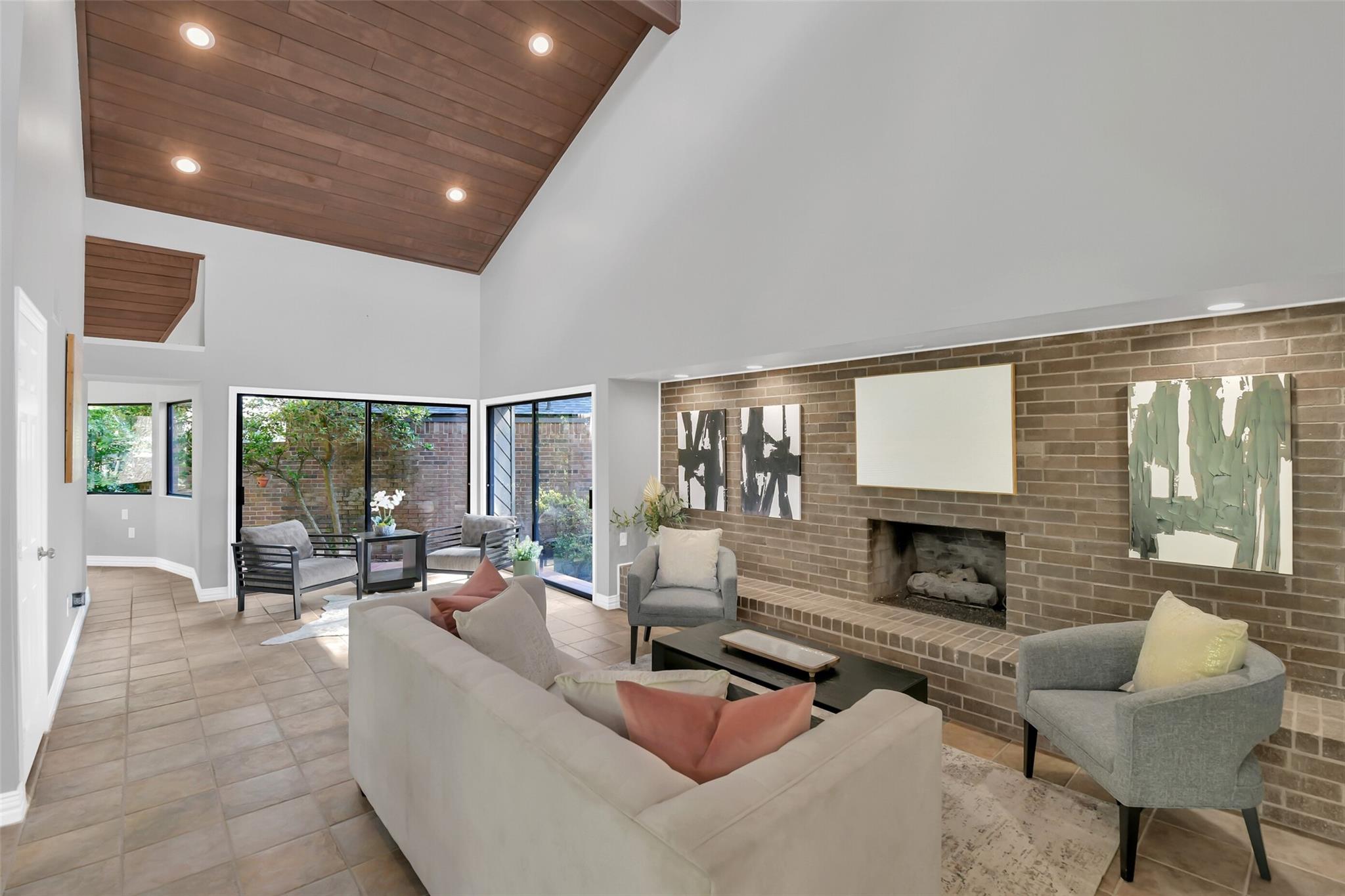 3142 E Lake Crescent Drive