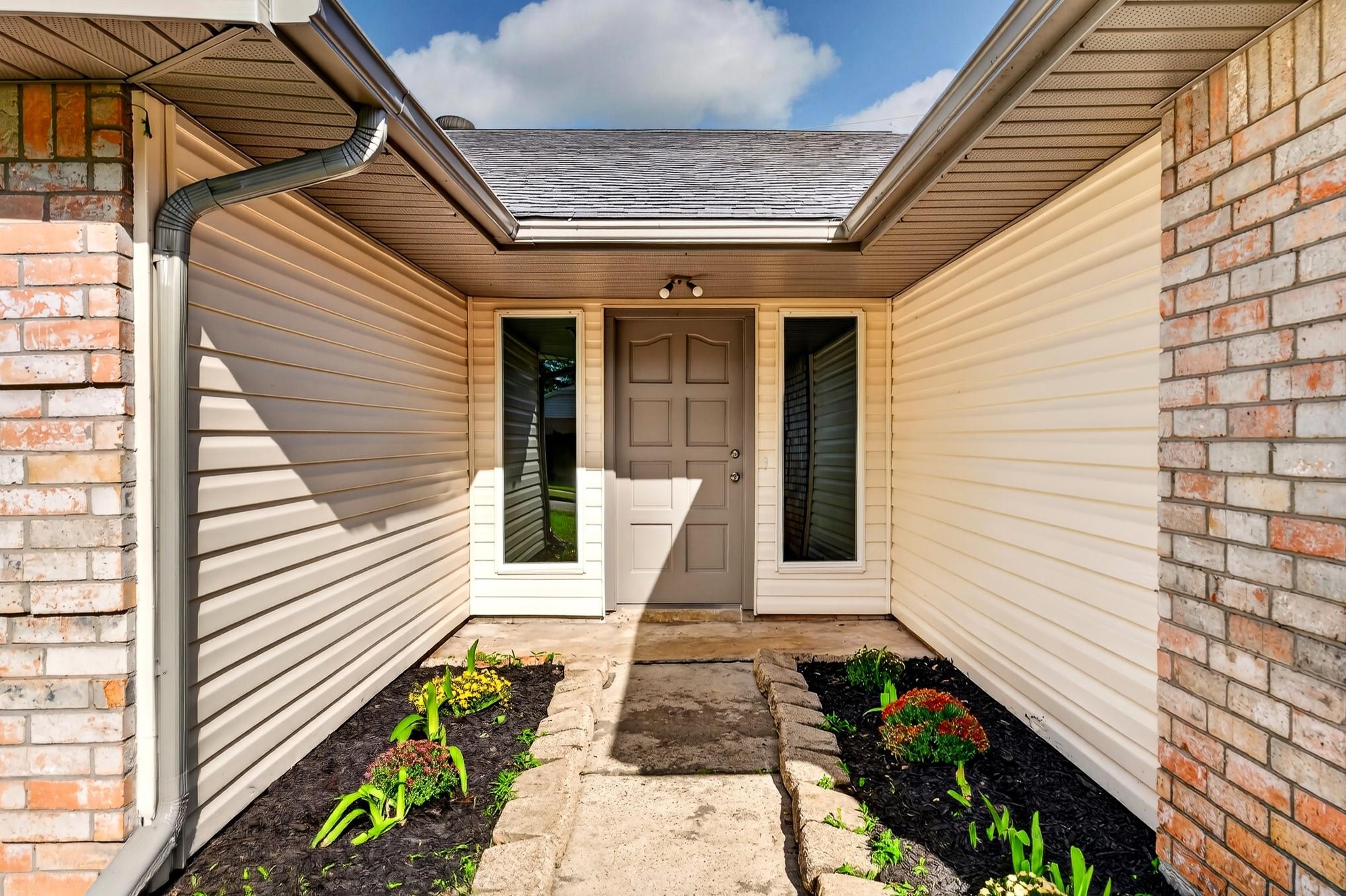 2402 Colonial Ridge Drive