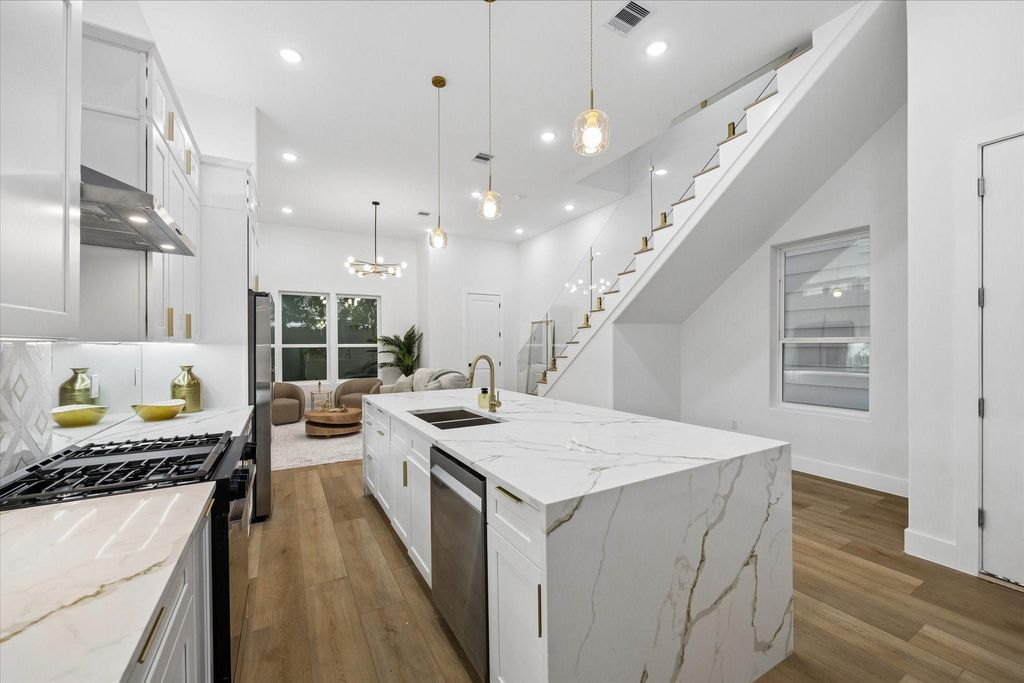 Photo of 118 Velasco Street, Houston, TX 77003 (MLS # 28926152)