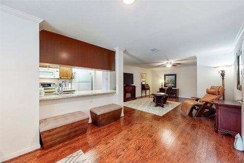 Photo of 5333 Richmond Avenue #21, Houston, TX 77056 (MLS # 12667515)