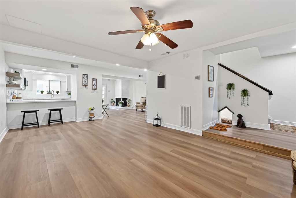 Photo of 724 Country Place Drive #E, Houston, TX 77079 (MLS # 27527597)