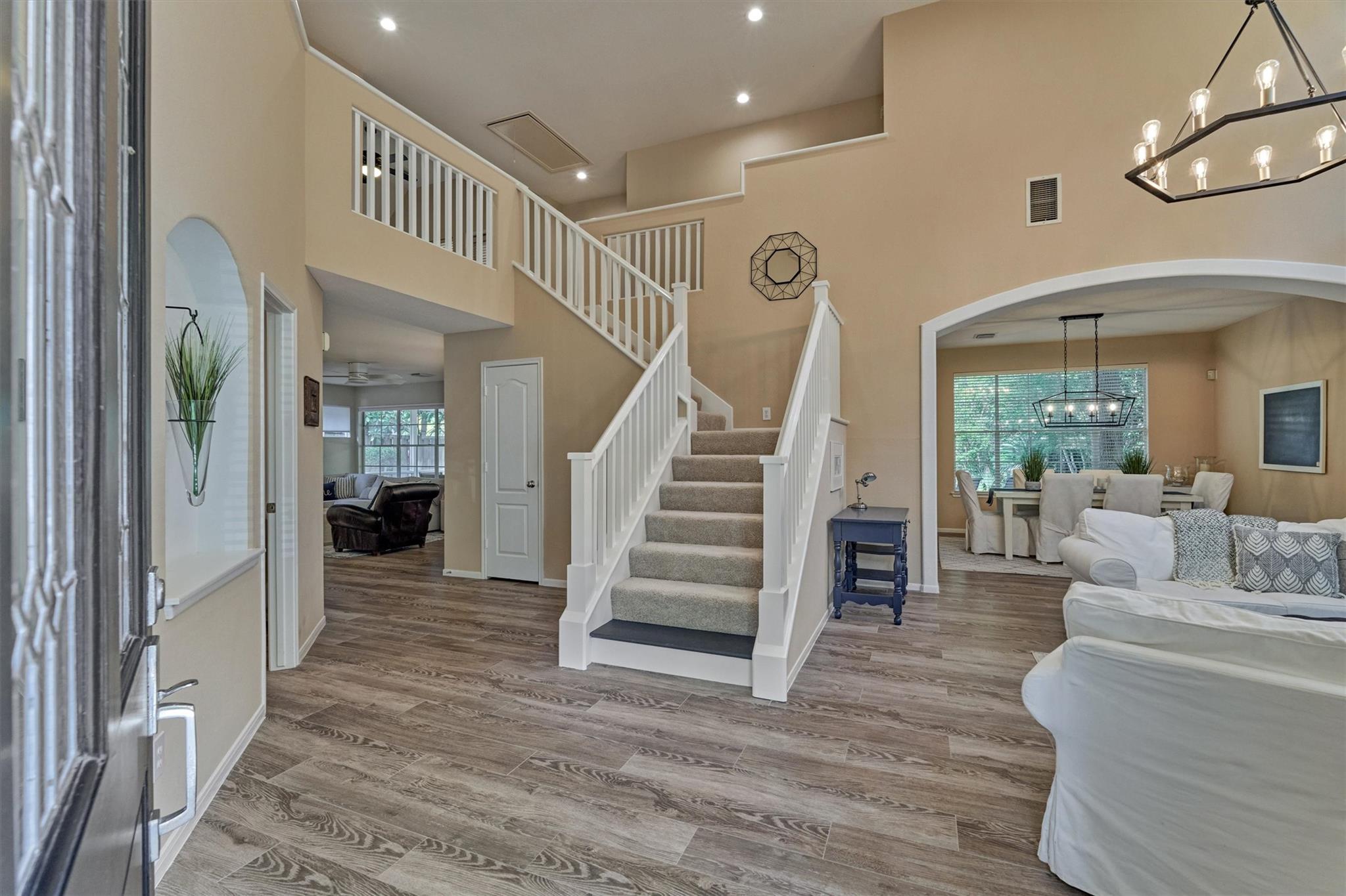 15 S Greywing Place