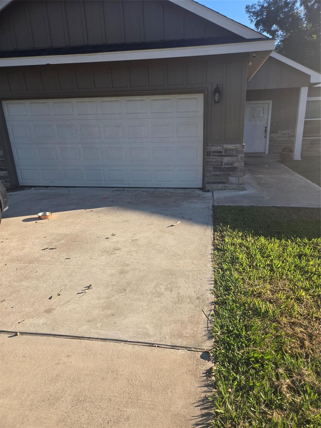 Photo of 125 Smith Street, Clute, TX 77531 (MLS # 23112738)