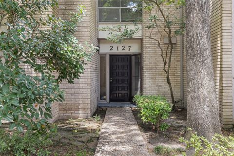 Photo of 2127 Lake Village Drive, Houston, TX 77339 (MLS # 34481471)