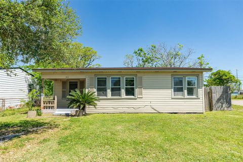 Photo of 302 W 8th Street #A, Freeport, TX 77541 (MLS # 67324535)