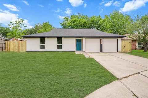 Photo of 2403 Heather Ridge Court, Webster, TX 77598 (MLS # 22640627)