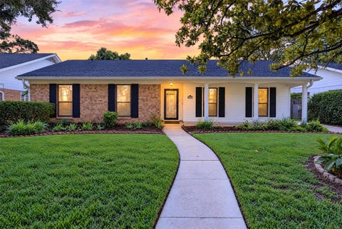 Homes For Sale - 12507 Kingsride Lane<br/> Houston, TX 77024