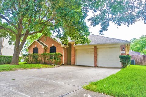 Photo of 16807 Dunbar Grove Court, Sugar Land, TX 77498 (MLS # 39982587) Photo of 16807 Dunbar Grove Court, Sugar Land, TX 77498 (MLS # 39982587)