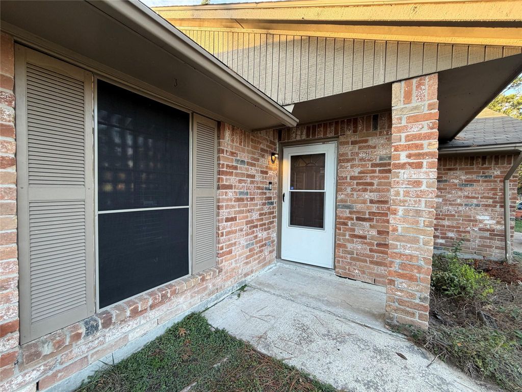 Photo of 9215 Loren Lane, Houston, TX 77040 (MLS # 20693892)