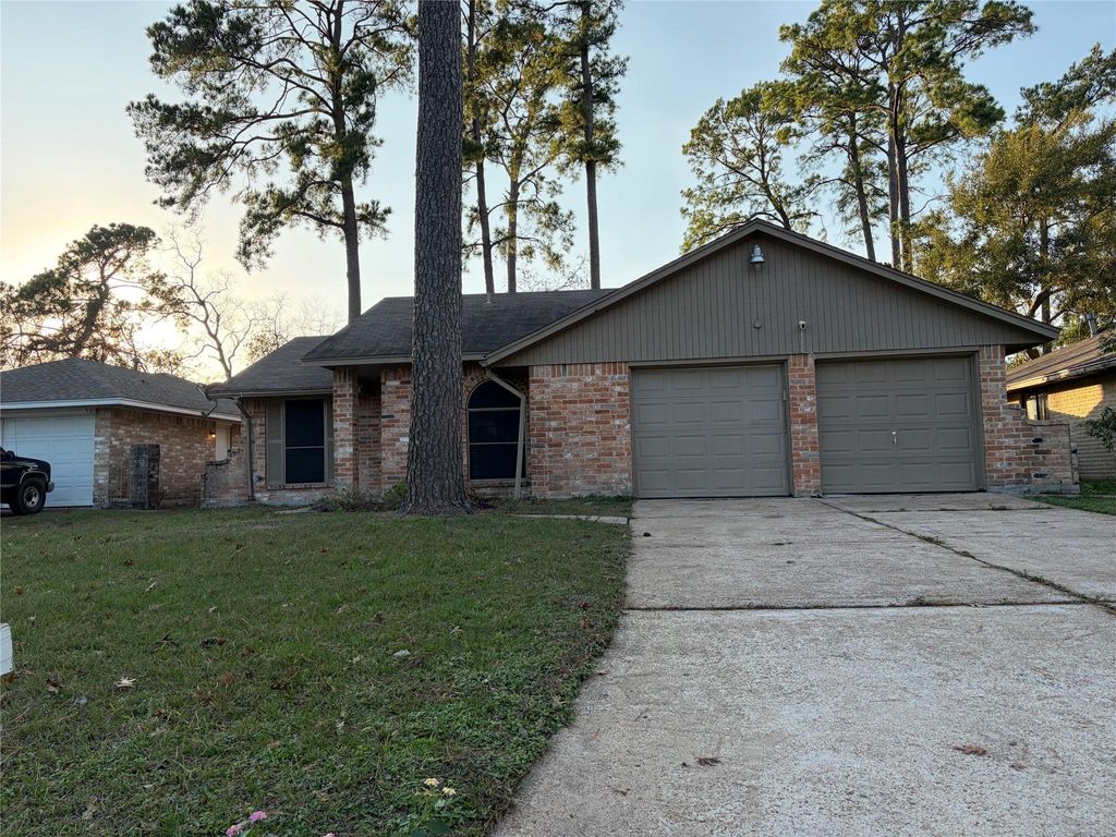 Photo of 9215 Loren Lane, Houston, TX 77040 (MLS # 20693892)