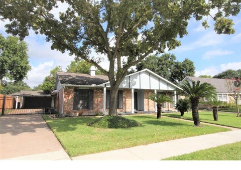 Photo of 13550 Brook Hollow Drive, Sugar Land, TX 77498 (MLS # 74104189)