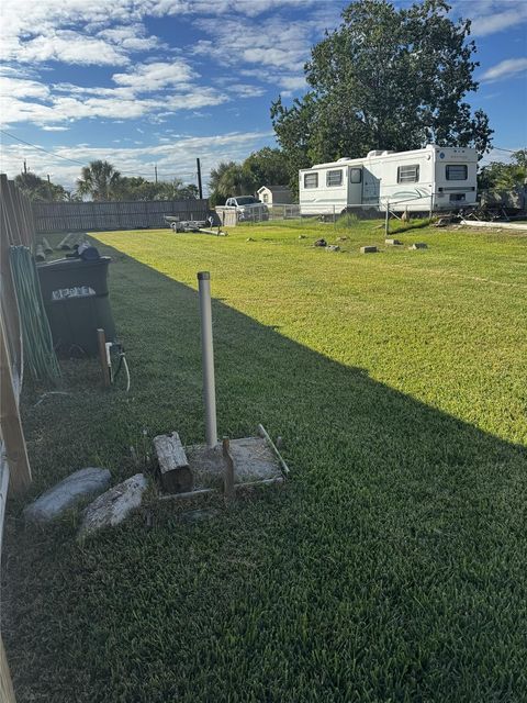 Photo of 2226 Avenue L, Dickinson, TX 77539 (MLS # 47041627)