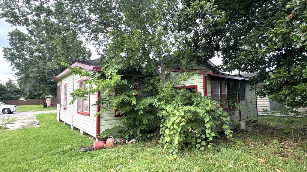 Photo of 1414 E 32nd 1/2 Street, Houston, TX 77022 (MLS # 30752616)