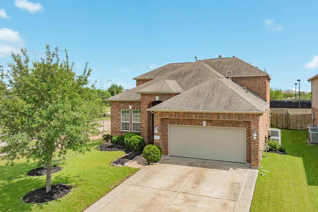 Photo of 2730 Diamond Vista Lane Ln, Rosharon, TX 77583 (MLS # 64355796)