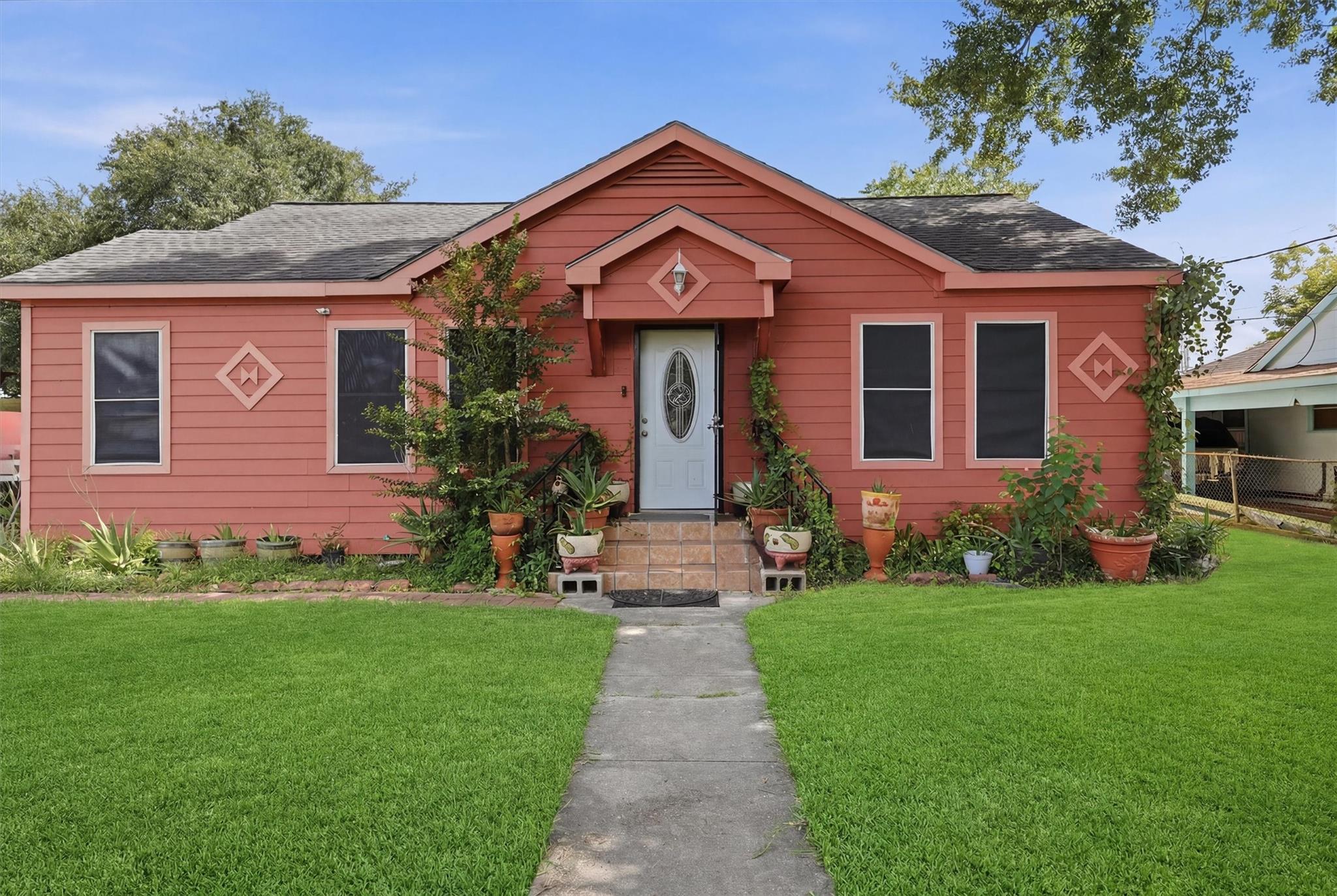 811 Canadian Street