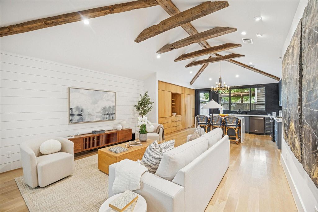 Photo of 406 Bomar Street, Houston, TX 77006 (MLS # 74385380)