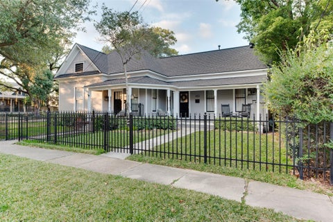 Photo of 303 E 15 St, Houston, TX 77008 (MLS # 43985179)