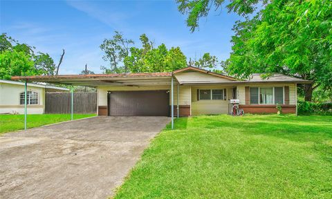 Photo of 8502 Friendship Road, Houston, TX 77080 (MLS # 82175401)