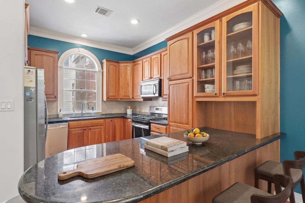 Photo of 1007 Crocker Street, Houston, TX 77019 (MLS # 43988295)