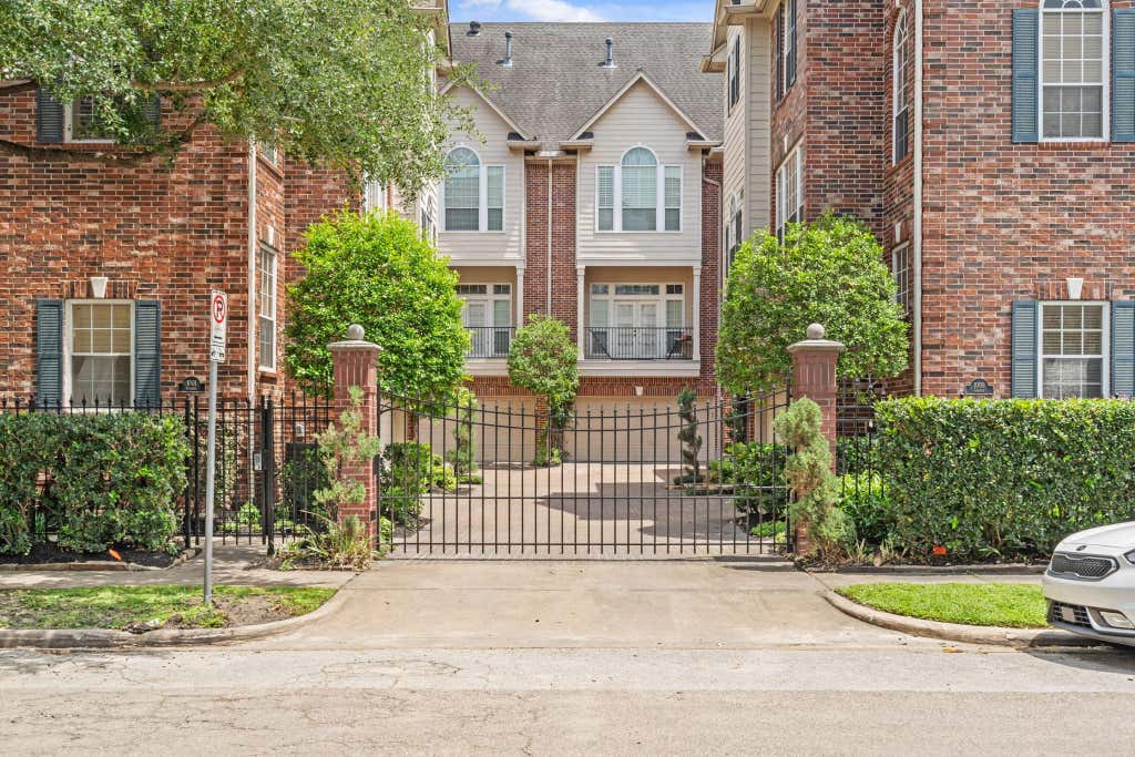 Photo of 1007 Crocker Street, Houston, TX 77019 (MLS # 43988295)