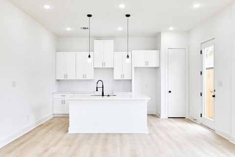 Tiny photo for 5123 Larkspur Street #D, Houston, TX 77033 (MLS # 87939266)