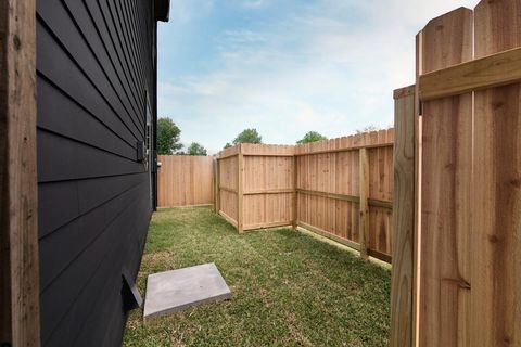 Tiny photo for 5123 Larkspur Street #D, Houston, TX 77033 (MLS # 87939266)