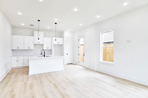 Tiny photo for 5123 Larkspur Street #D, Houston, TX 77033 (MLS # 87939266)