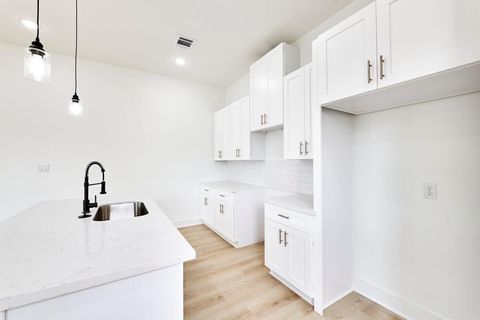 Tiny photo for 5123 Larkspur Street #D, Houston, TX 77033 (MLS # 87939266)