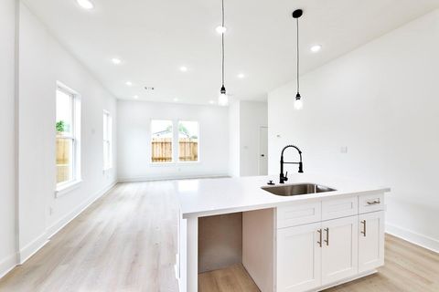 Tiny photo for 5123 Larkspur Street #D, Houston, TX 77033 (MLS # 87939266)