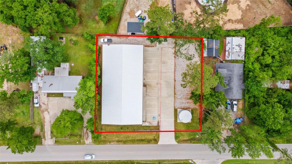 Photo of 11002 Sleepy Hollow Road, Conroe, TX 77385 (MLS # 28319969)