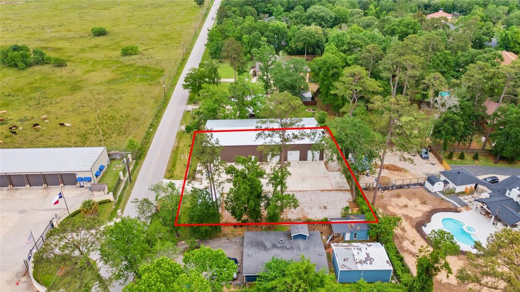 Photo of 11002 Sleepy Hollow Road, Conroe, TX 77385 (MLS # 28319969)