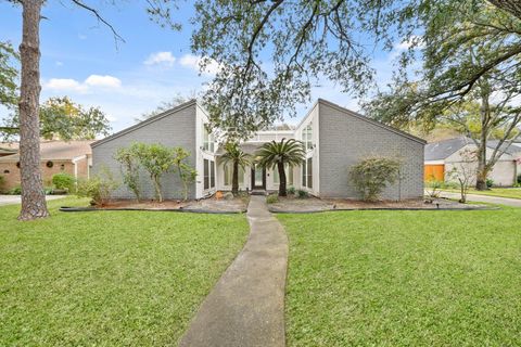 Photo of 11910 Pebble Rock Drive, Houston, TX 77077 (MLS # 88790654)