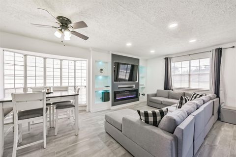 Townhouse For Sale - 4217 Benard Court #9<br/> Pasadena, TX 77503