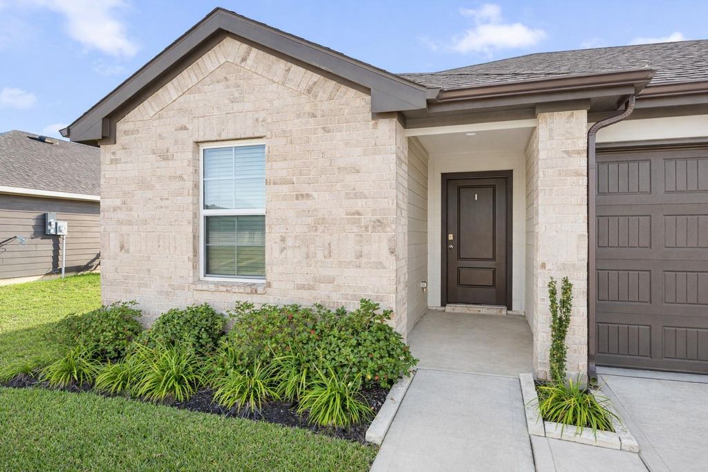 Photo of 1318 Bison View Lane, Sealy, TX 77474 (MLS # 82215807)