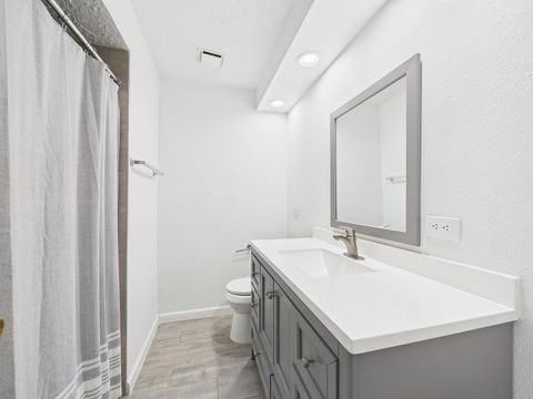 Homes For Sale - 16207 N Meadow Drive<br/> Houston, TX 77073