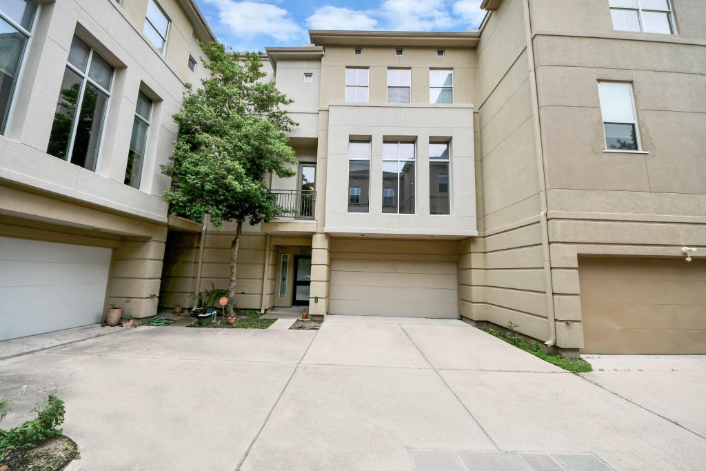Photo of 1112 Columbus Street #B, Houston, TX 77019 (MLS # 13305214)