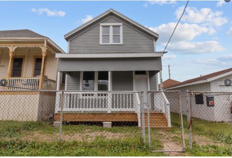 Multifamily For Sale - 3312 Sealy Street #AB<br/> Galveston, TX 77550
