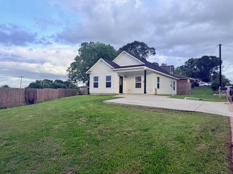 Photo of 810 Brown Street, Brenham, TX 77833 (MLS # 6894064)