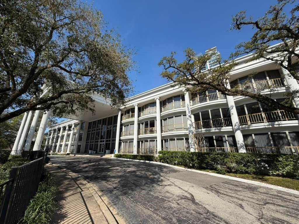 Photo of 5050 Ambassador Way #212, Houston, TX 77056 (MLS # 9573237)