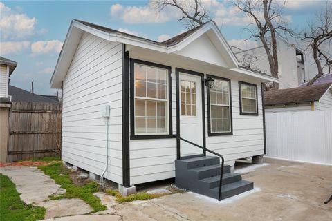 Photo of 10 Jenkins Street, Houston, TX 77003 (MLS # 48977294)