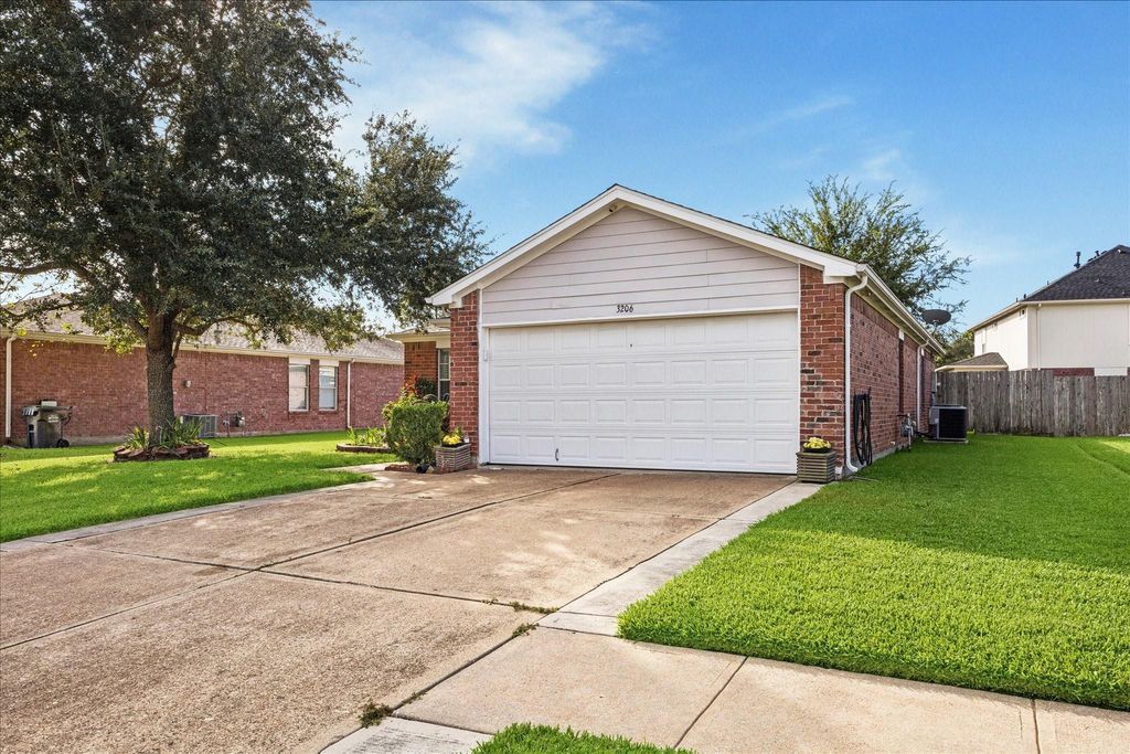 Photo of 3206 Berryfield Lane, Pearland, TX 77581 (MLS # 72527730)