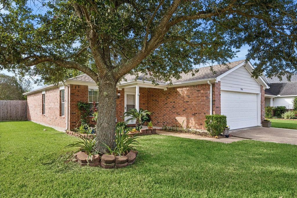 Photo of 3206 Berryfield Lane, Pearland, TX 77581 (MLS # 72527730)