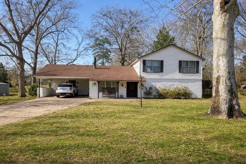Photo of 2500 E Houston Avenue, Crockett, TX 75835 (MLS # 33500843)