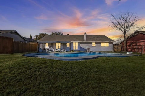 Photo of 2828 Elk Grove Road, Carrollton, TX 75007 (MLS # 43495861)