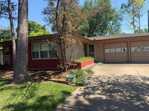 Photo of 7007 Edgemoor Drive, Houston, TX 77074 (MLS # 8836533)