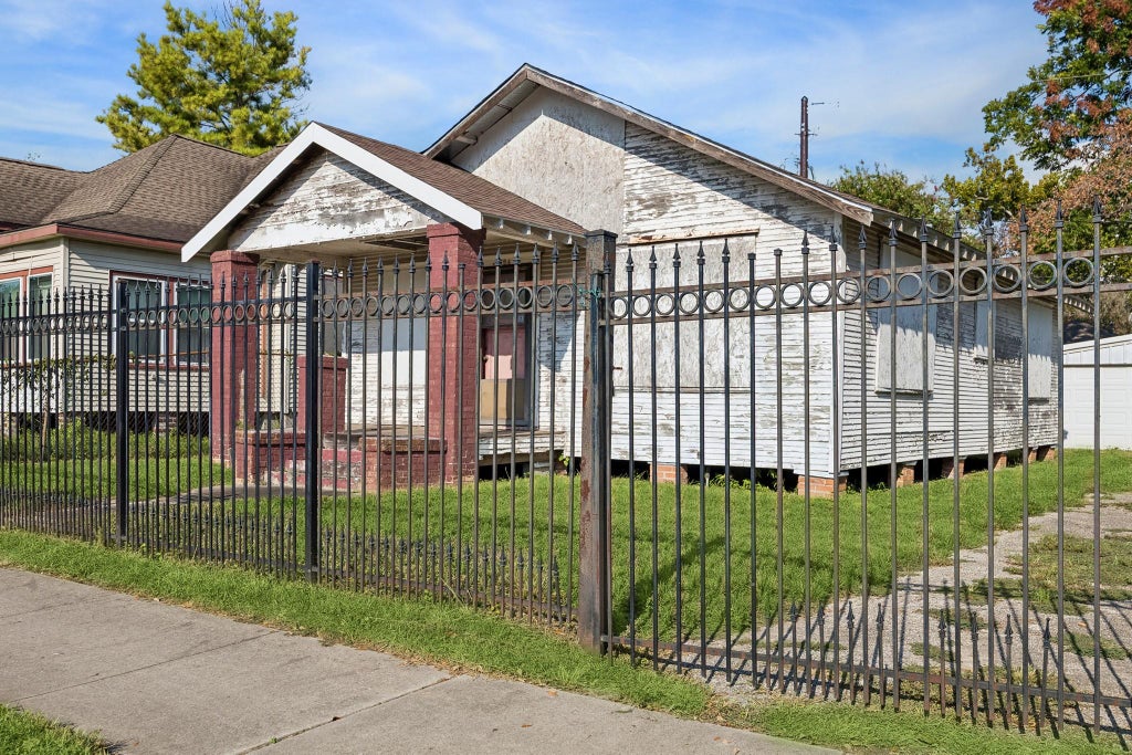 Photo of 1224 Studewood Street, Houston, TX 77008 (MLS # 80688114)