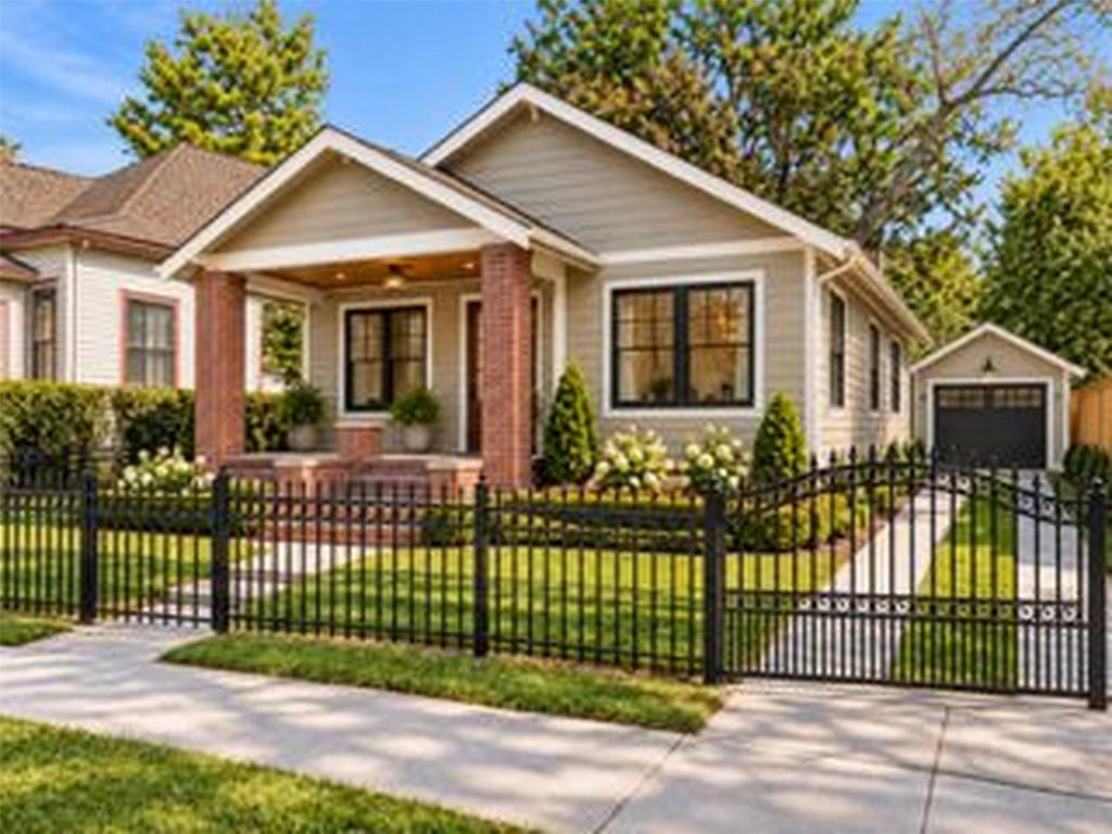 Photo of 1224 Studewood Street, Houston, TX 77008 (MLS # 80688114)
