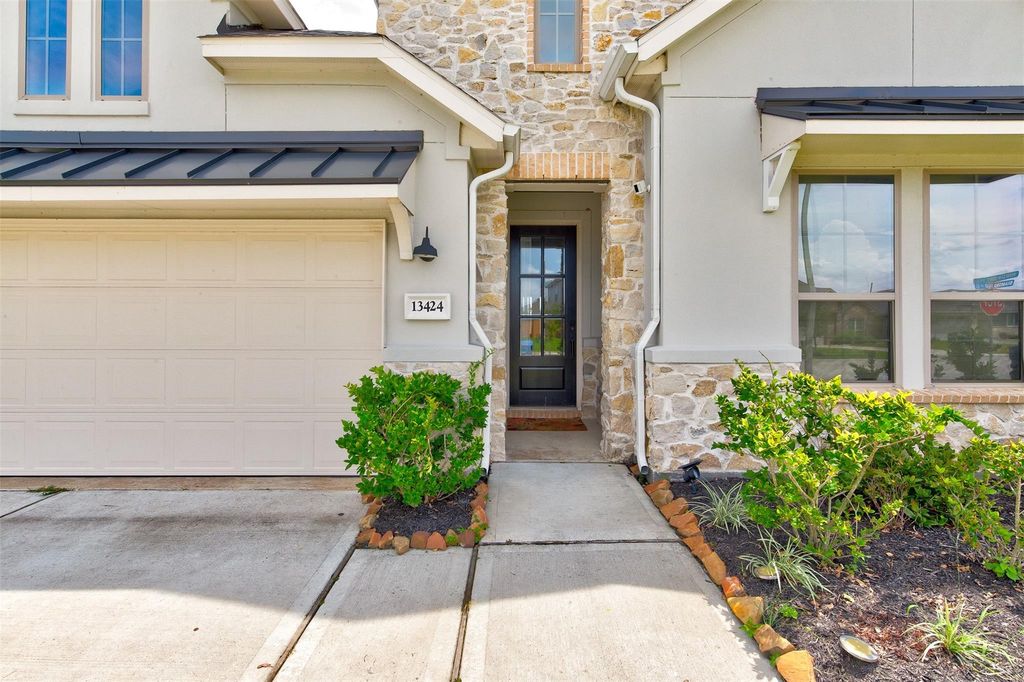 Photo of 13424 Diamond Reef Lane, La Marque, TX 77568 (MLS # 52389862)