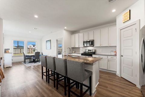 Photo of 1007 Cotswold Court, Rosharon, TX 77583 (MLS # 71772030)